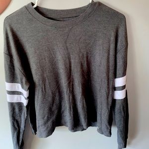 hollister cropped long sleeve shirt: size small